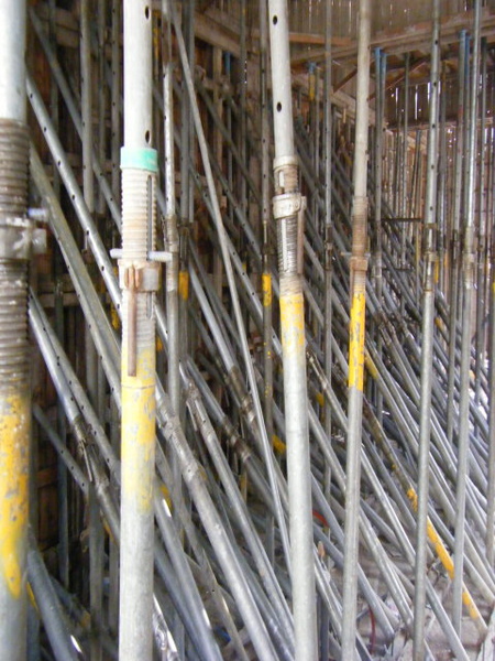 091227-二樓單面模斜支撐及水電放樣06