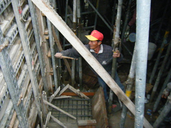 091230-二樓頂板灌漿12