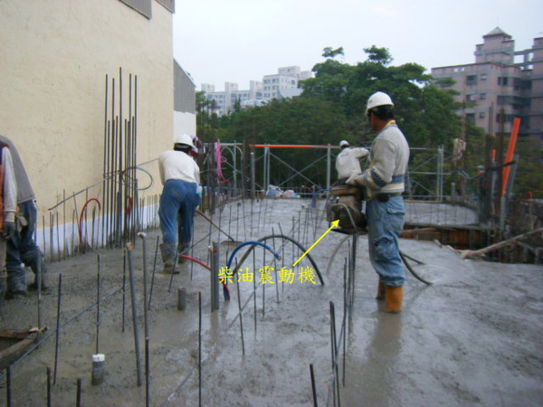 091230-二樓頂板灌漿18