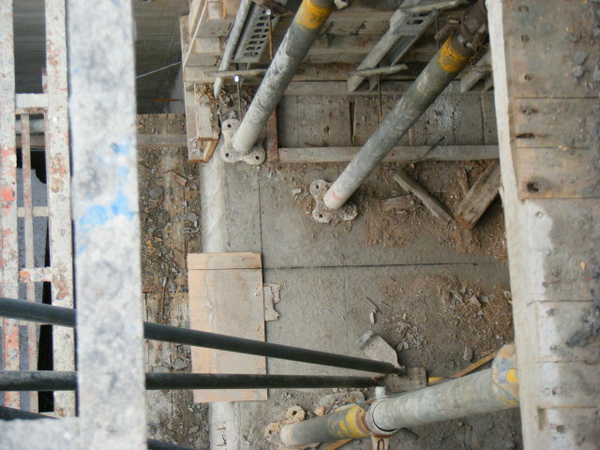 100101-二樓養護2、拆側模及三樓放樣02