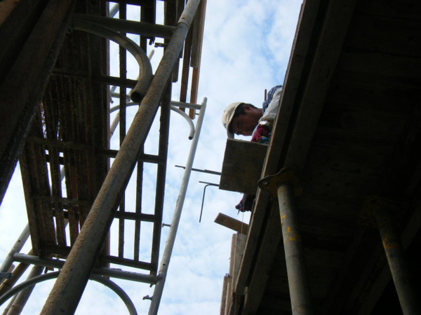 100101-二樓養護2、拆側模及三樓放樣04