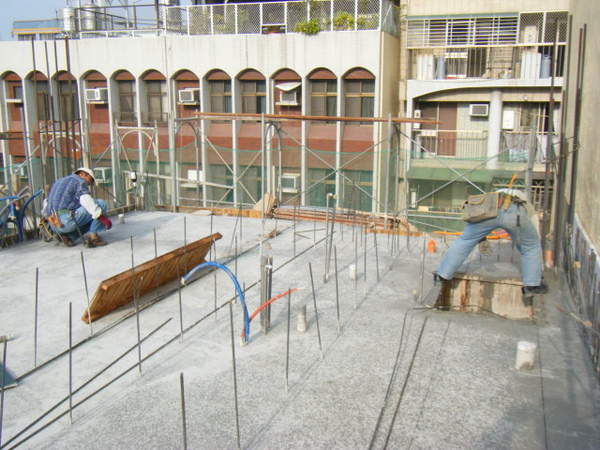 100101-二樓養護2、拆側模及三樓放樣06