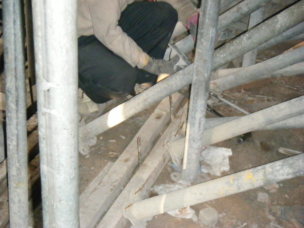 100101-二樓養護2、拆側模及三樓放樣09