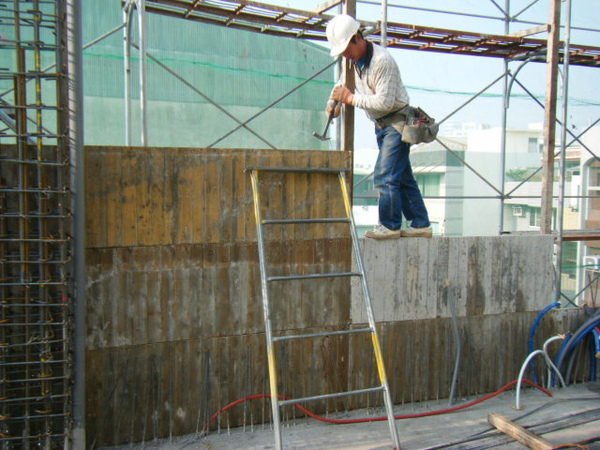 100104-二樓養護5及三樓外模組立01