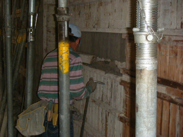 100122三樓養護2及拆除側模09 100122三樓養護2及拆除側模09