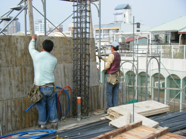 100126-三樓養護6及四樓外模組立03