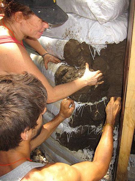 konbit-shelter-earthbag-5.jpeg.492x0_q85_crop-smart konbit-shelter-earthbag-5.jpeg.492x0_q85_crop-smart