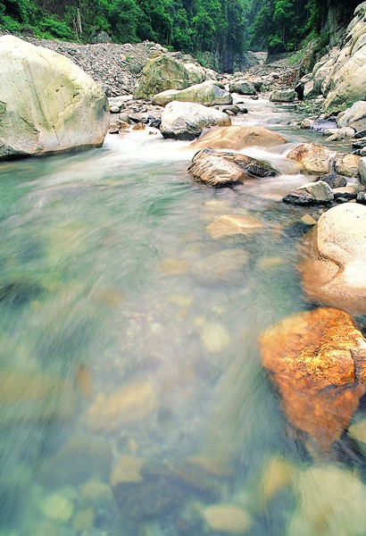 01八仙山巨岩、水質-邱慶耀攝.jpg