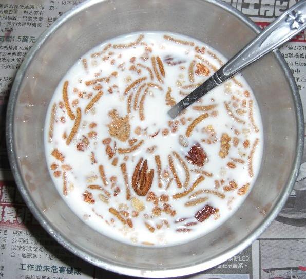 泡牛奶照.JPG 泡牛奶照.JPG