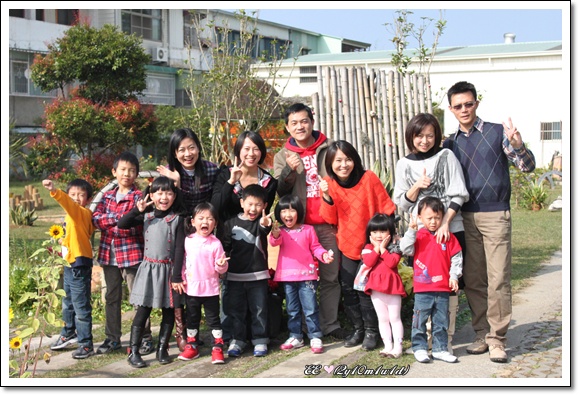 香草廚房外大合照.jpg 香草廚房外大合照.jpg