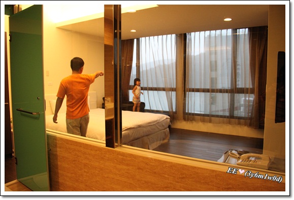 從浴室內向外拍 從浴室內向外拍