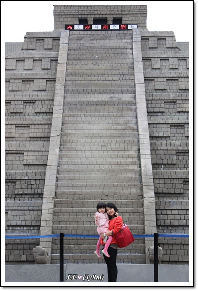 母女與馬雅祭壇 母女與馬雅祭壇