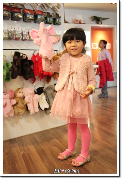 玩粉紅手偶 玩粉紅手偶