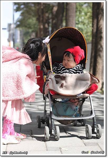 街上姐看弟 街上姐看弟