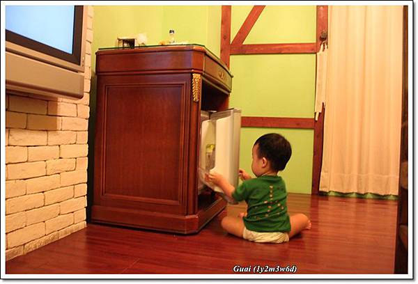 乖乖翻冰箱.JPG 乖乖翻冰箱.JPG