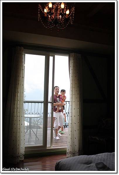 爸抱乖去陽台.JPG 爸抱乖去陽台.JPG
