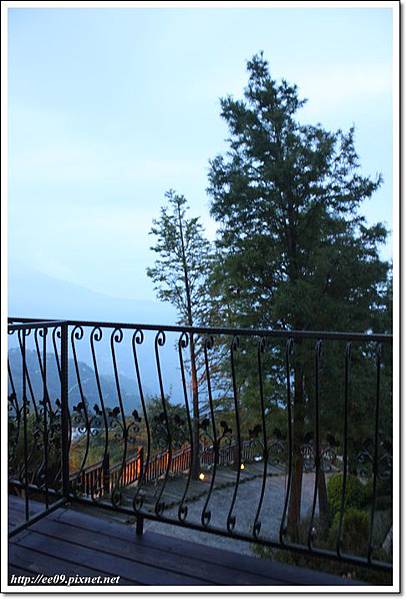 傍晚的樓下景色(另).JPG 傍晚的樓下景色(另).JPG