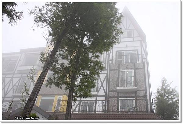 傍晚起霧的羊角村(EE拍).JPG 傍晚起霧的羊角村(EE拍).JPG