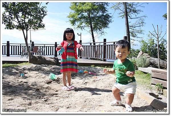 E說看乖乖站著耶.JPG E說看乖乖站著耶.JPG