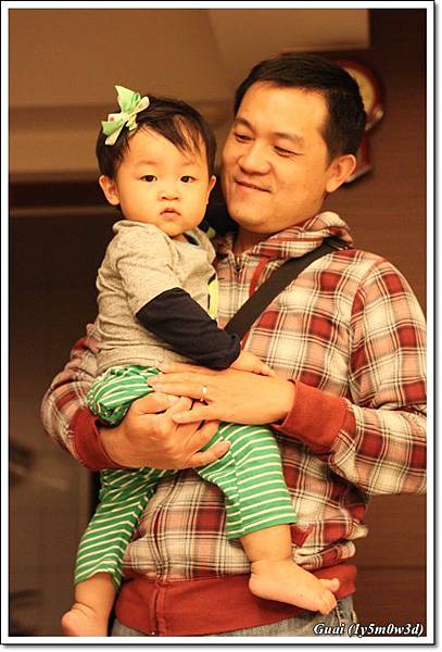 把拔剛回來抱乖乖 把拔剛回來抱乖乖