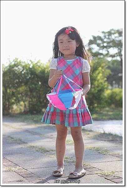 EE 拿可吹風的小風箏 EE 拿可吹風的小風箏