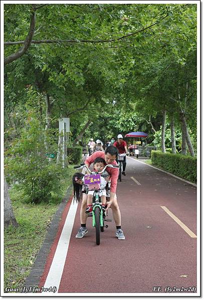 乖的腳碰輪子.JPG 乖的腳碰輪子.JPG