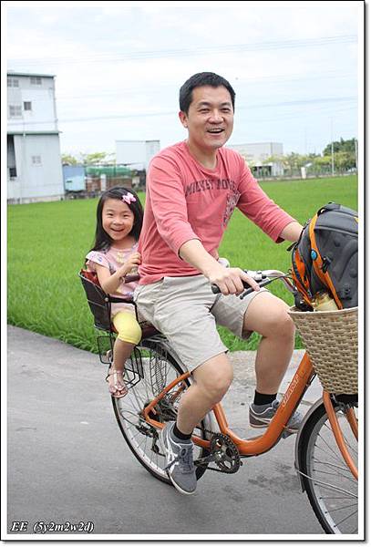 剛出發在田間.JPG 剛出發在田間.JPG