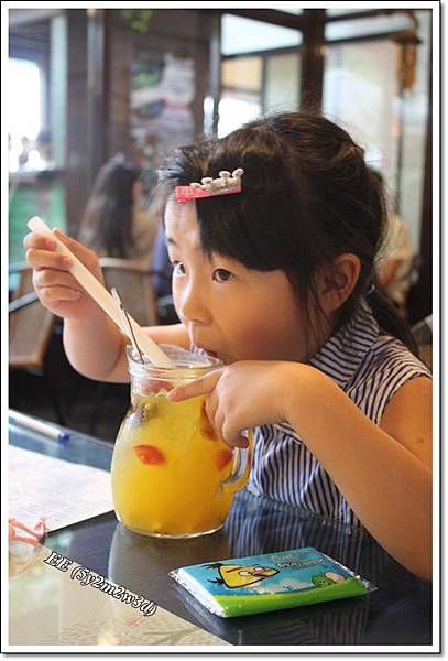 EE喝水果茶.JPG EE喝水果茶.JPG