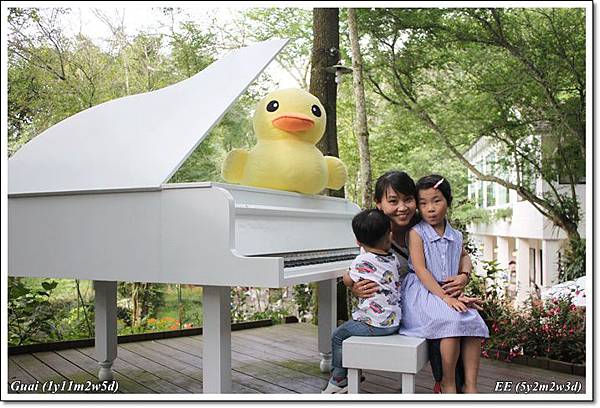 母子女鋼琴前.JPG 母子女鋼琴前.JPG