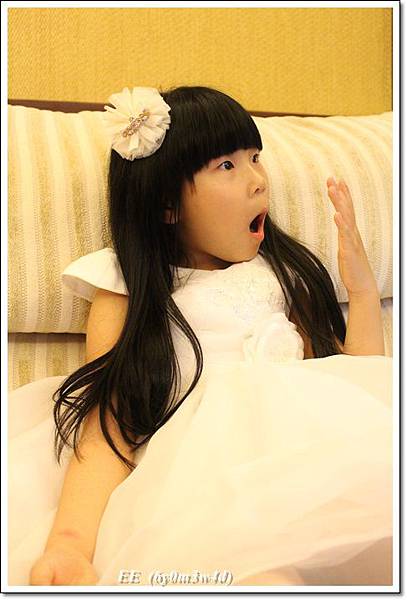 EE穿白色小禮服-8.JPG EE穿白色小禮服-8.JPG