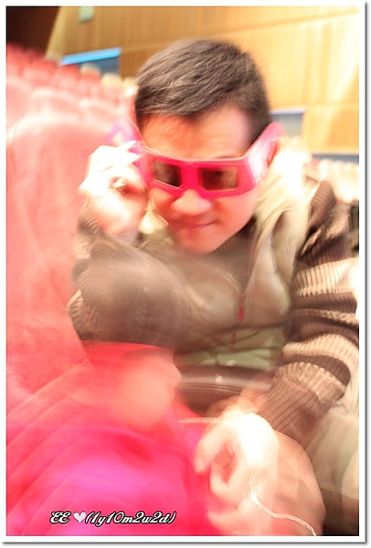 劇場內暗暗戴眼鏡.jpg 劇場內暗暗戴眼鏡.jpg