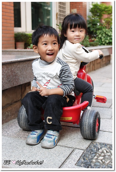 1204峻與E小車雙載(柔).jpg 1204峻與E小車雙載(柔).jpg