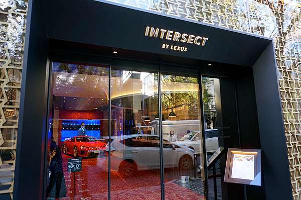 東京咖啡 表參道南青山lexus品牌概念店intersect By Lexus Tokyo 喝咖啡賞千萬超跑lfa 蛋寶趴趴go 痞客邦