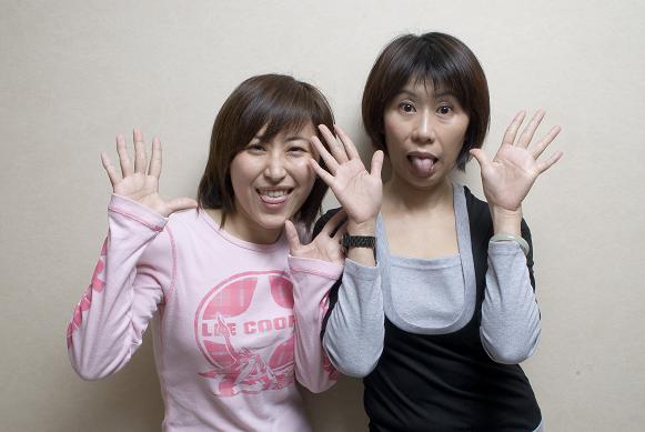 NG:很愛演的親姐妹Jenny (左)Judy(右),都有蟹足腫體質。.jpg NG:很愛演的親姐妹Jenny (左)Judy(右),都有蟹足腫體質。.jpg