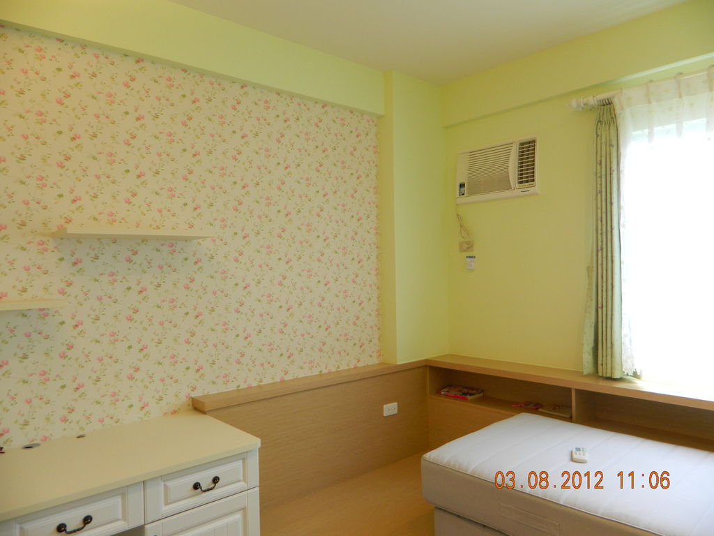 女孩房床頭造型