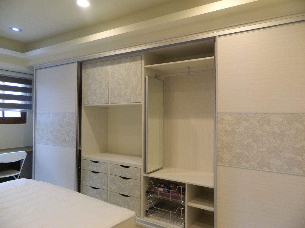 主臥推拉衣櫃-旋轉拉鏡1