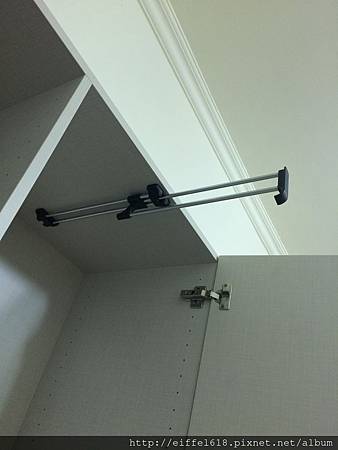 楊小姐-伸縮式衣架 楊小姐-伸縮式衣架