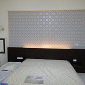 完工床背牆