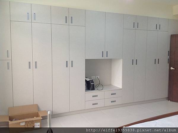 主臥衣櫃