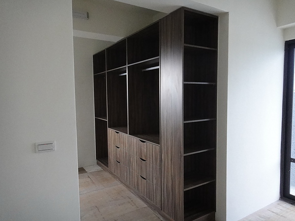 開放式衣櫃.jpg