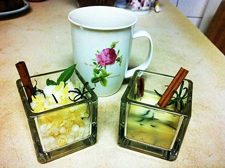 兩種不同製作方式的蠟燭成品 兩種不同製作方式的蠟燭成品