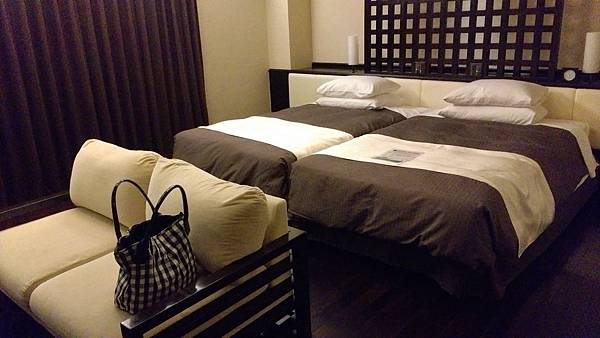 IMAG0063_BURST002_COVER.jpg IMAG0063_BURST002_COVER.jpg