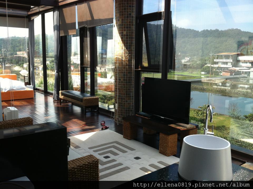 197511_10151233338236074_2140645789_n