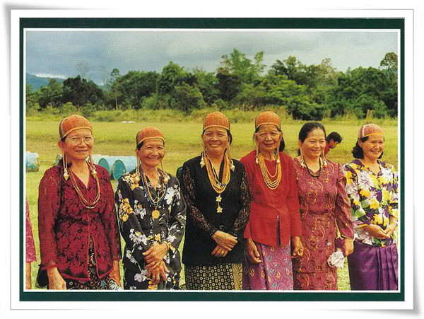 Kelabit women.jpg Kelabit women.jpg