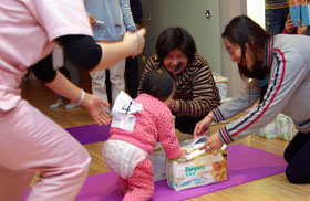 愛麗生婦產科-寶寶搬尿布比賽2 愛麗生婦產科-寶寶搬尿布比賽2