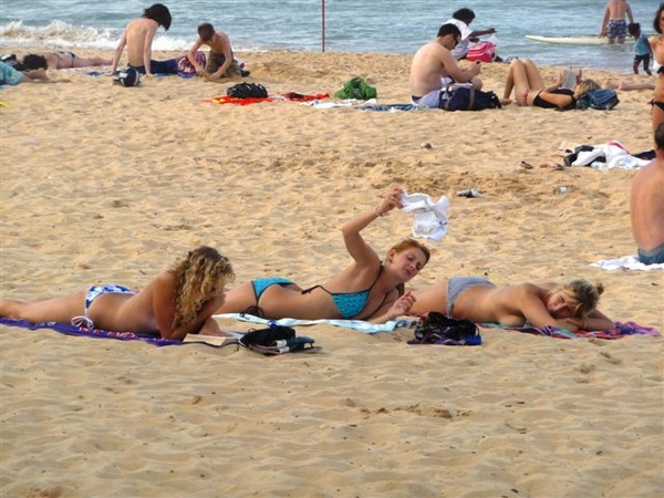 Manly beach-7-topless girls.JPG