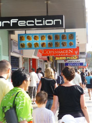 Manly beach-9-shops+cafes_restaurants.JPG