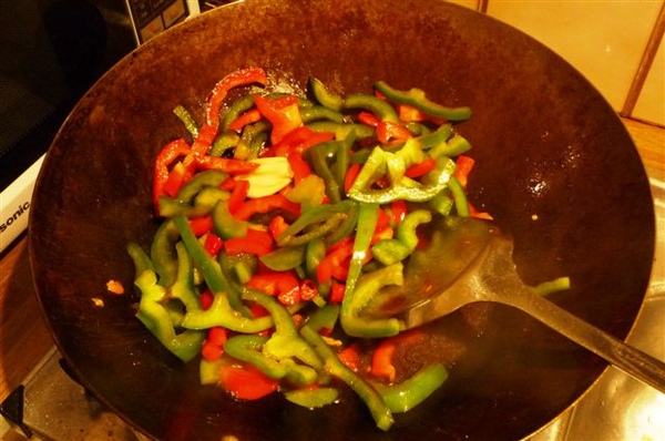 step 2-stir fry the capsicum.JPG