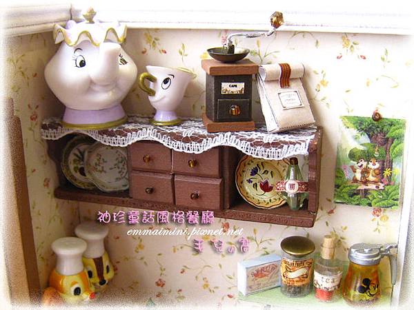 袖珍餐廳(田園蜜語改造)10-櫥櫃有茶壺太太與孩子XD 袖珍餐廳(田園蜜語改造)10-櫥櫃有茶壺太太與孩子XD