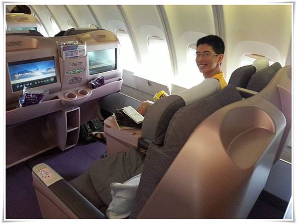 10.06第一天-豪華經濟艙位置超大